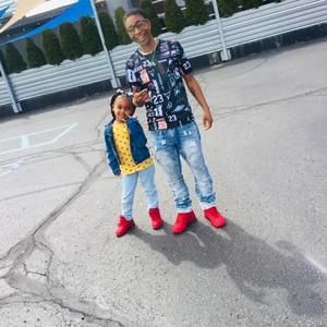 Meet your Posher, Dee